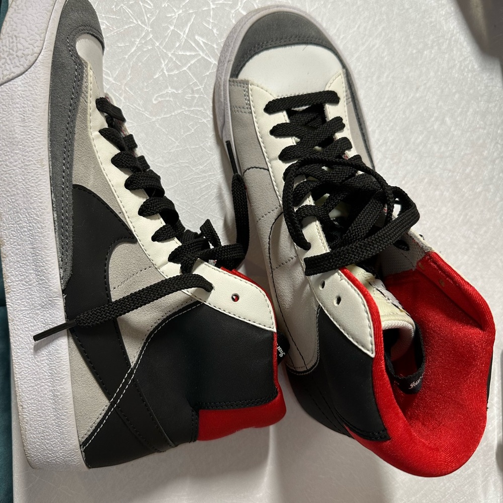 Kids Blazer Mid '77 SE Casual Sneakers from Finish Line